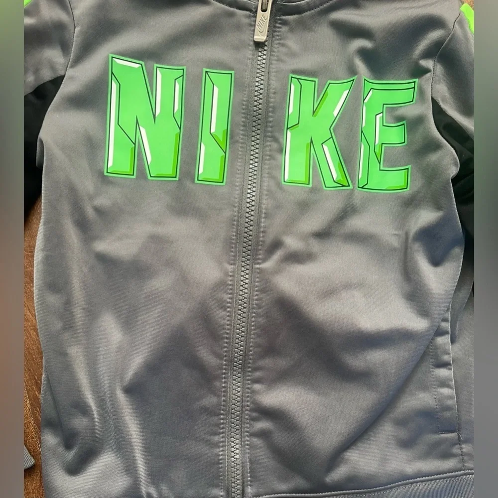Nike boys jacket Sz 5 full zip
